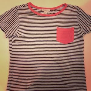 Striped tee black and white with pink collar
